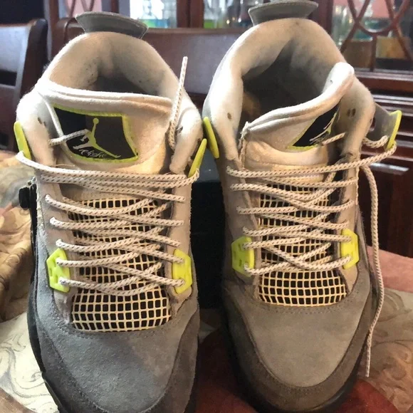 Jordan 4 retro neon 95